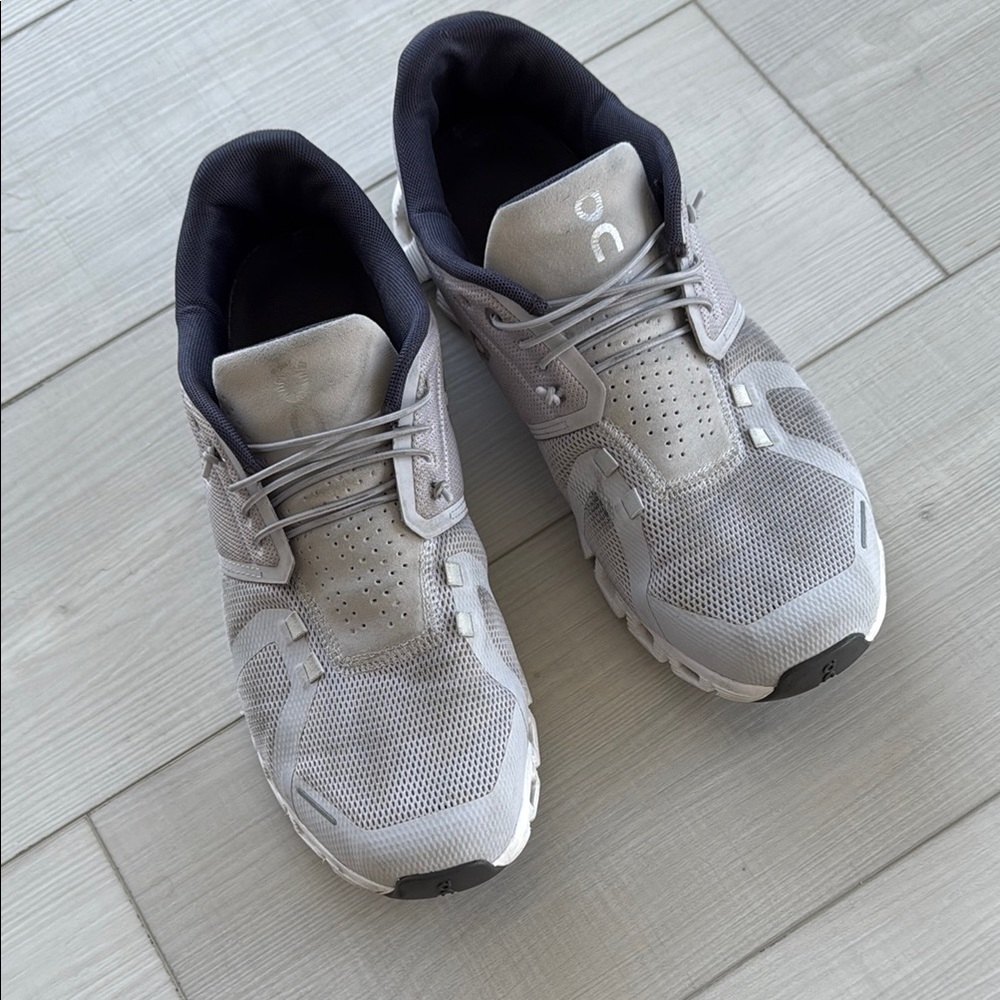 On Running Men's Gray Running Shoes (Cloud 5)
